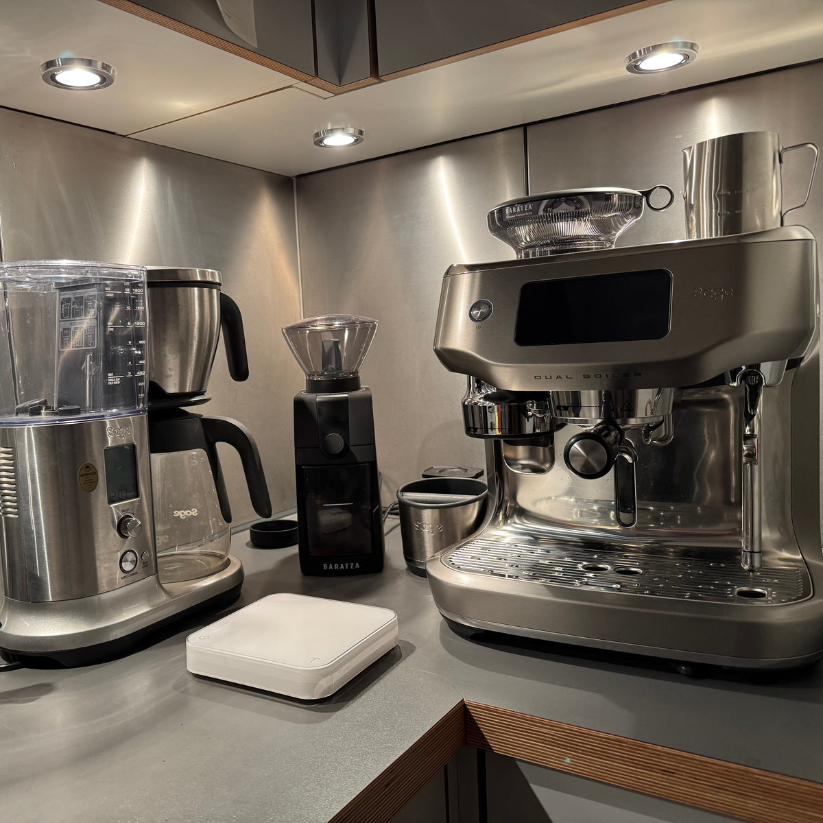 Stylish coffee machines showcasing the OFFICE COFFEE SUBSCRIPTION experience in a modern kitchen.