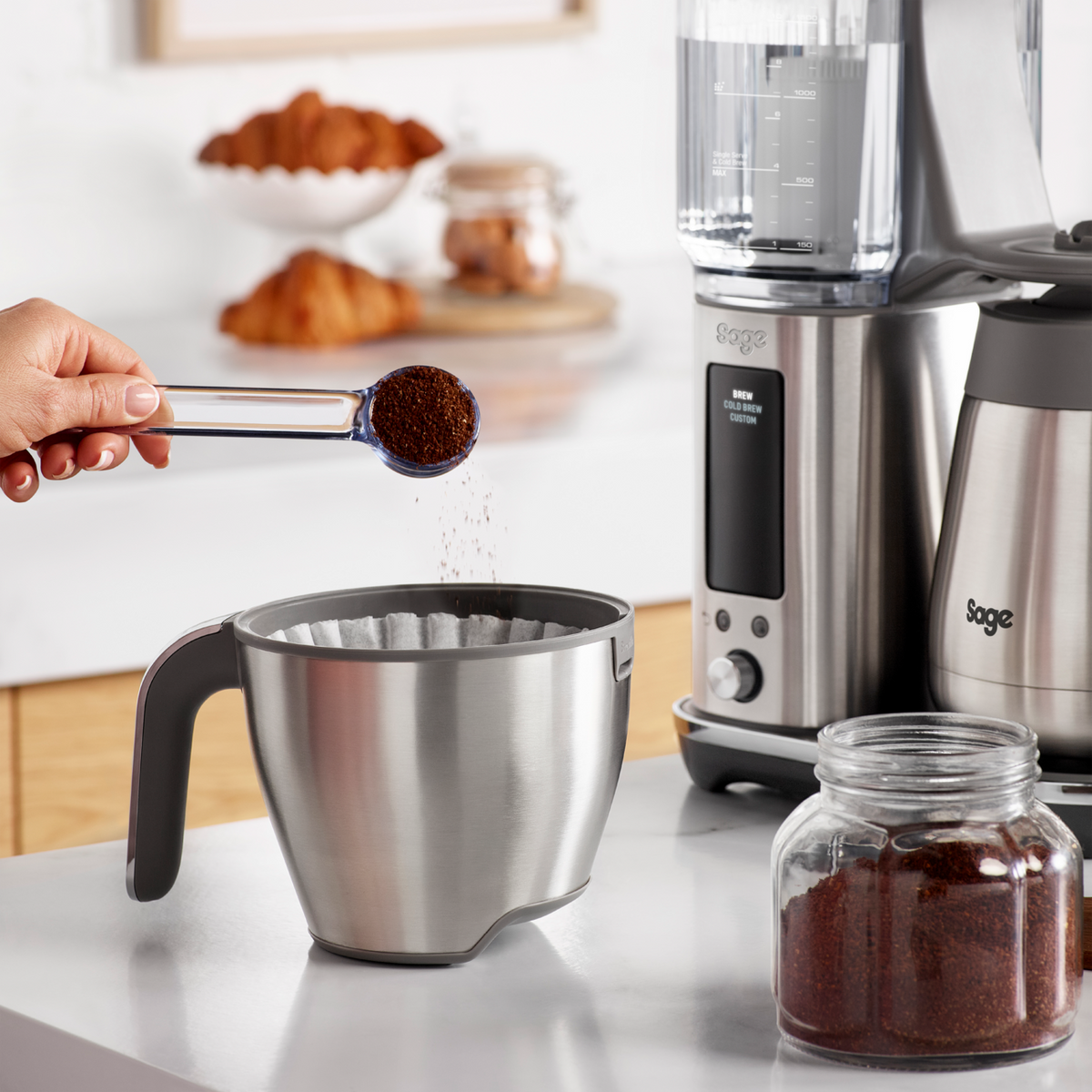 SAGE LUXE BREWER THERMAL with coffee filter and ground coffee, showcasing precision brewing features.
